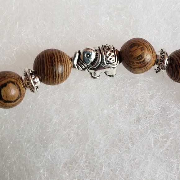 2/15$ NWOT Elephant wood stretch bracelet - Picture 3 of 3
